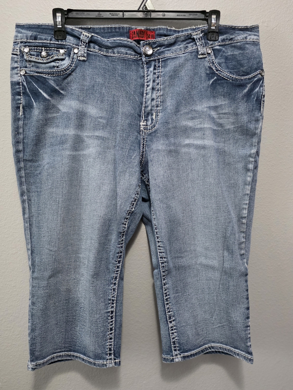 Zandi Comfort Stretch Midwash Blue Women’s Capri Jeans